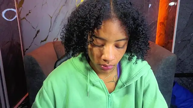 Snapshot of Violeth_b chatting on November 14, 2025, 12:53 pm Violeth b online show from November 14, 2025, 12:53 pm