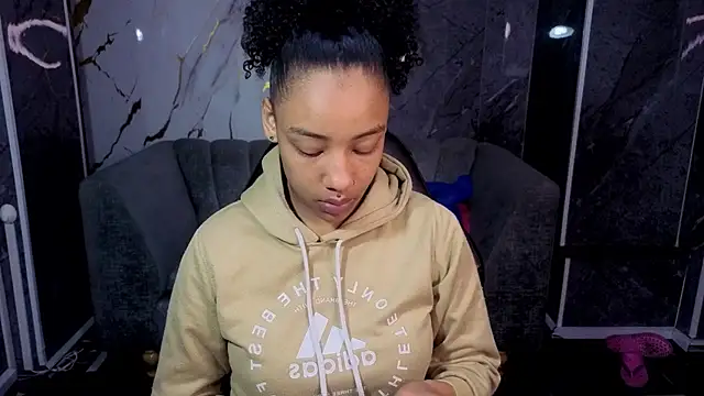 Snapshot of Violeth_b chatting on November 29, 2025, 12:49 pm Violeth b online show from November 29, 2025, 12:49 pm