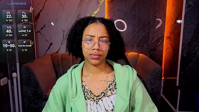 Snapshot of Violeth_b chatting on November 19, 2025, 12:49 pm Violeth b online show from November 19, 2025, 12:49 pm