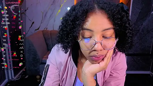 Snapshot of Violeth_b chatting on November 21, 2025, 12:48 pm Violeth b online show from November 21, 2025, 12:48 pm