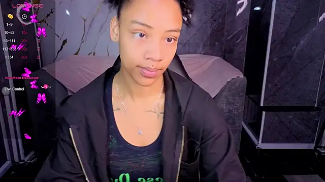 Snapshot of Violeth_b chatting on November 25, 2025, 12:49 pm Violeth b online show from November 25, 2025, 12:49 pm