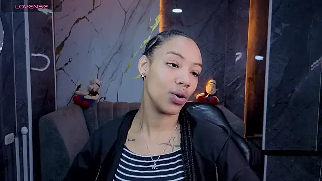 Snapshot of Violeth_b chatting on May 4, 2026, 1:14 pm Violeth b online show from May 4, 2026, 1:14 pm