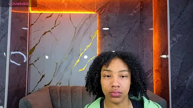 Snapshot of Violeth_b chatting on November 7, 2025, 12:42 pm Violeth b online show from November 7, 2025, 12:42 pm