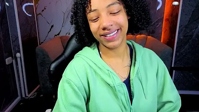 Snapshot of Violeth_b chatting on December 3, 2025, 12:48 pm Violeth b online show from December 3, 2025, 12:48 pm