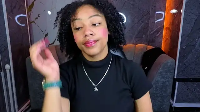 Snapshot of Violeth_b chatting on November 5, 2025, 12:52 pm Violeth b online show from November 5, 2025, 12:52 pm