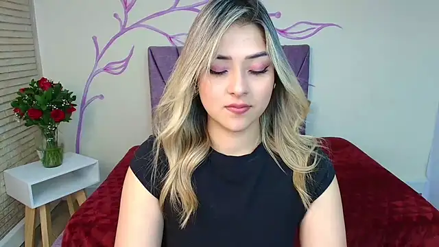 Snapshot of DahliaMoore chatting on February 18, 2025, 10:47 pm DahliaMoore online show from February 18, 2025, 10:47 pm