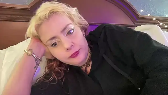 SkarlettRose96 online show from April 23, 2026, 7:48 pm