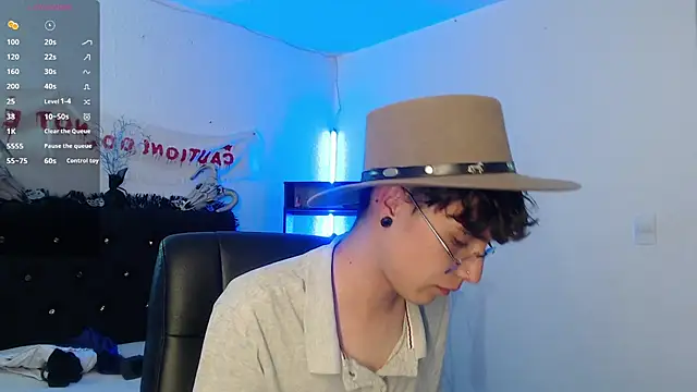 Jeam hot online show from October 31, 2025, 9:43 pm