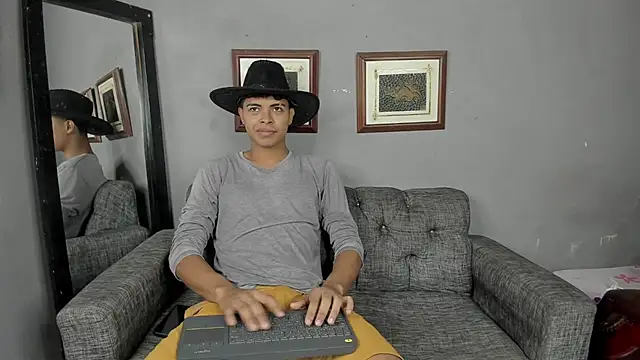 dafnezahiraa  online show from December 9, 2024, 8:33 pm