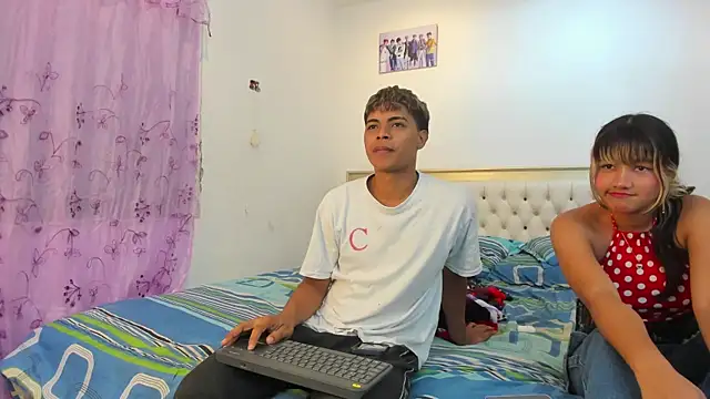 dafnezahiraa  online show from March 5, 2025, 4:56 am