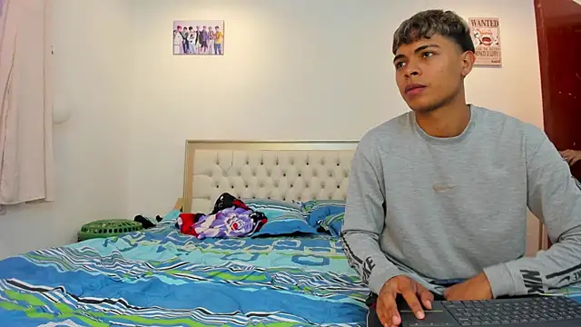 dafnezahiraa  online show from January 14, 2025, 3:43 am