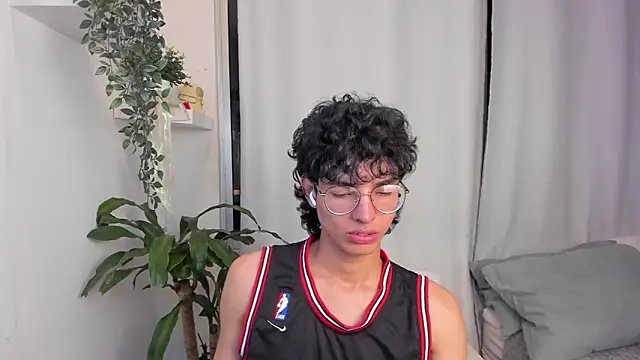 santy-kitty online show from February 19, 2026, 3:25 am