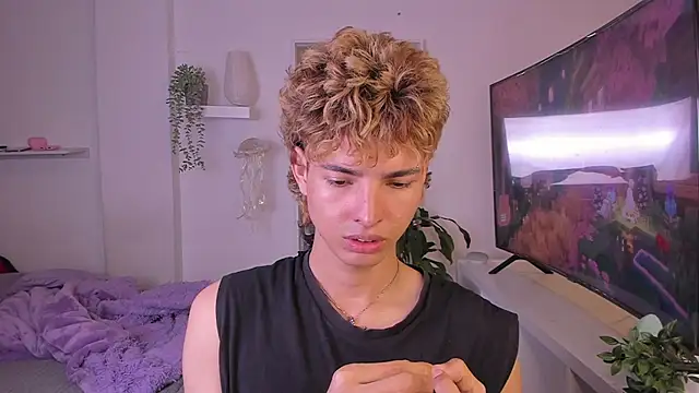 santy-kitty online show from November 10, 2025, 1:21 am