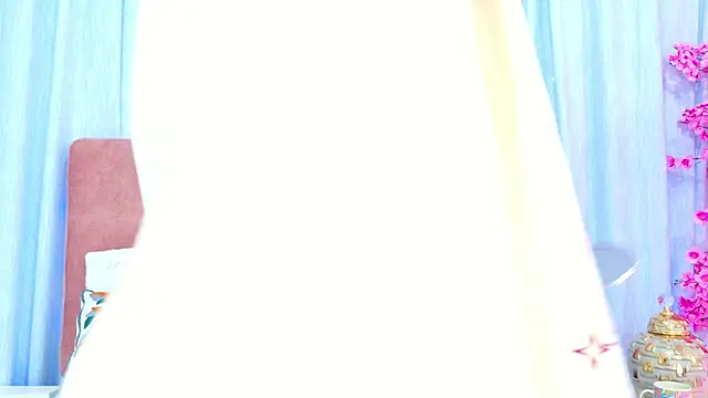 AlliciaKim online show from November 15, 2025, 7:29 pm