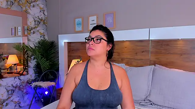 EmaBakker online show from October 16, 2025, 2:14 pm