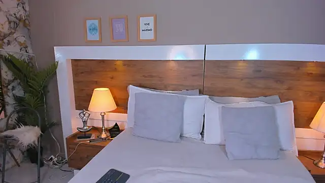 EmaBakker online show from March 8, 2026, 6:28 am