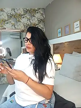 EmaBakker online show from December 14, 2025, 12:11 pm