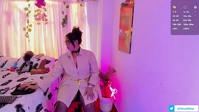 Snapshot of Venus_R0se chatting on November 23, 2025, 5:01 pm Venus R0se online show from November 23, 2025, 5:01 pm