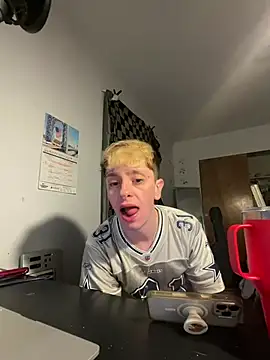 twentywithafelonyy online show from January 18, 2025, 1:18 pm