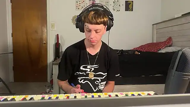 twentywithafelonyy online show from September 15, 2025, 5:41 am