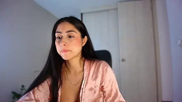 auroracaruso11 online show from June 1, 2026, 6:07 pm