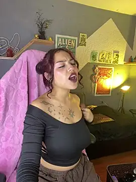 Liittleluaa  online show from February 12, 2025, 12:01 pm