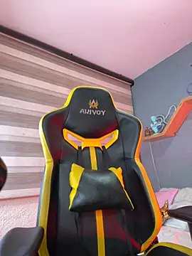 Liittleluaa  online show from October 10, 2025, 12:00 am