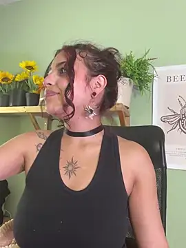 Liittleluaa  online show from March 11, 2025, 3:45 pm