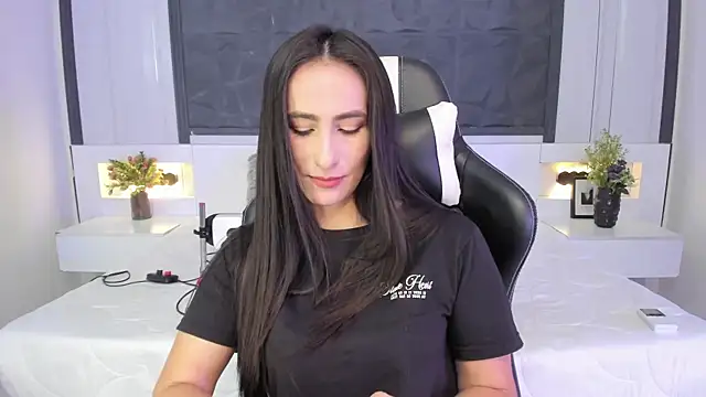 Snapshot of SaraGomez1 chatting on October 2, 2025, 3:59 pm SaraGomez1 online show from October 2, 2025, 3:59 pm