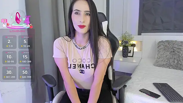 Snapshot of SaraGomez1 chatting on October 14, 2025, 1:34 pm SaraGomez1 online show from October 14, 2025, 1:34 pm