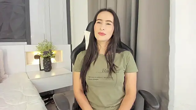 Snapshot of SaraGomez1 chatting on October 3, 2025, 2:18 pm SaraGomez1 online show from October 3, 2025, 2:18 pm