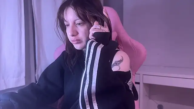 moundliicht1 online show from April 19, 2026, 8:44 pm