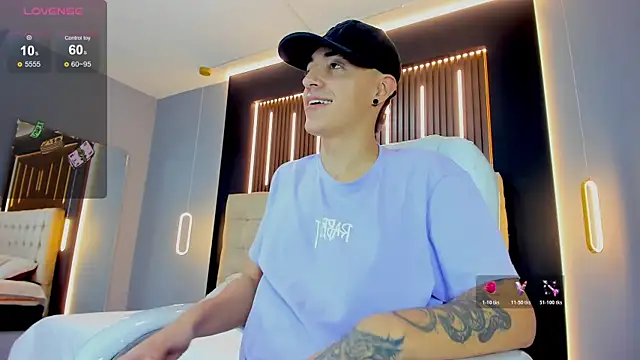 Snapshot of Lobo_17_ chatting on March 1, 2026, 3:39 am Lobo 17 online show from March 1, 2026, 3:39 am