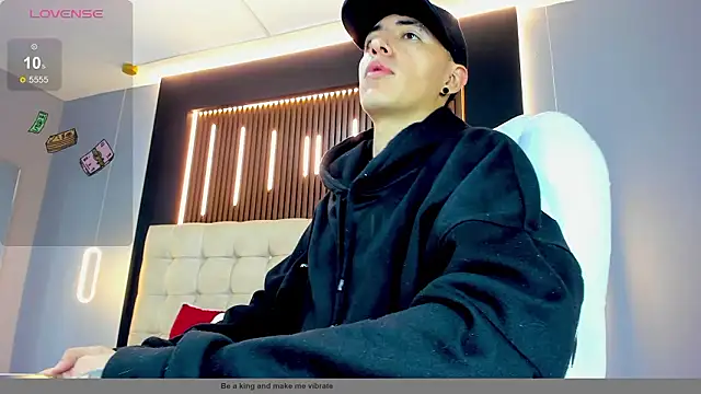 Snapshot of Lobo_17_ chatting on March 4, 2026, 3:36 am Lobo 17 online show from March 4, 2026, 3:36 am