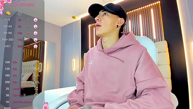 Snapshot of Lobo_17_ chatting on February 6, 2026, 3:35 am Lobo 17 online show from February 6, 2026, 3:35 am