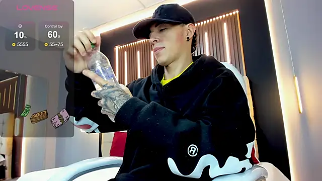 Snapshot of Lobo_17_ chatting on February 15, 2026, 3:51 am Lobo 17 online show from February 15, 2026, 3:51 am