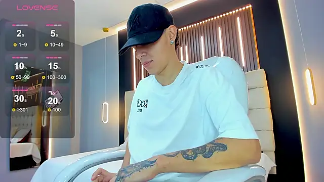 Snapshot of Lobo_17_ chatting on February 10, 2026, 3:38 am Lobo 17 online show from February 10, 2026, 3:38 am