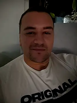 KarlosCarutox online show from October 9, 2025, 4:29 pm