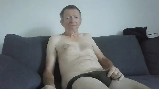 naturiste974 online show from July 4, 2026, 4:41 am