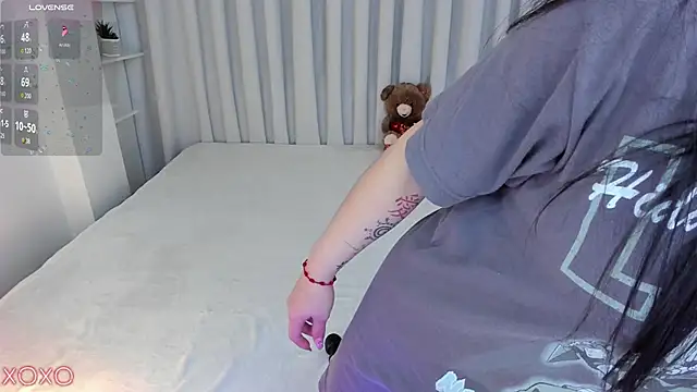 Snapshot of misshoneyxxx chatting on February 7, 2026, 4:42 am misshoneyxxx online show from February 7, 2026, 4:42 am