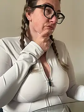 Miss Stassi online show from June 4, 2026, 8:41 am