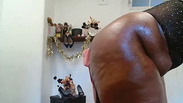 xTALLSEXYBUMx online show from December 5, 2025, 4:11 am