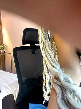 Emy leon online show from November 14, 2025, 9:18 pm