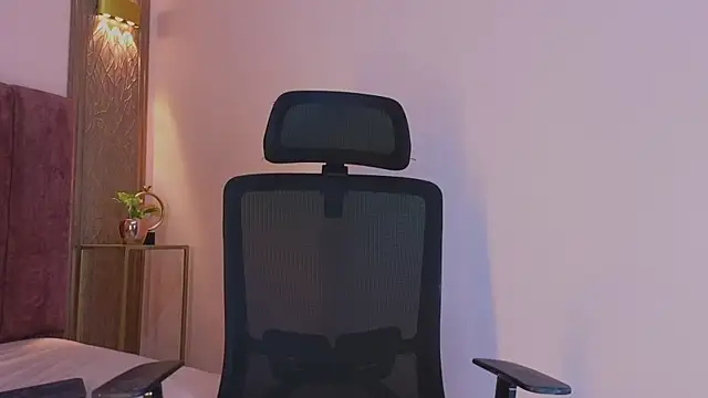 Emy leon online show from November 11, 2025, 7:08 pm