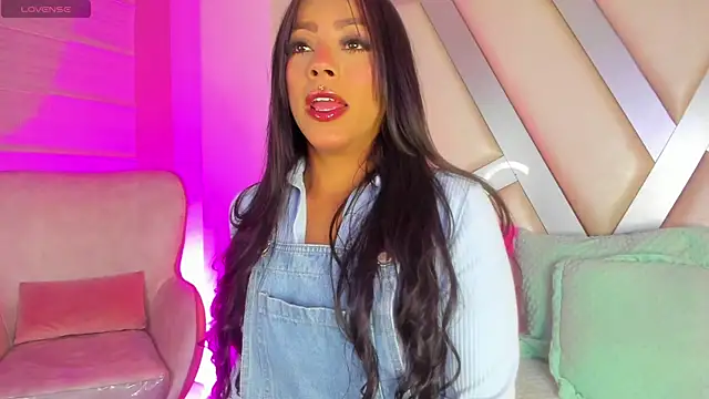 Snapshot of Amber_villalobos_ chatting on May 17, 2026, 4:45 am Amber villalobos online show from May 17, 2026, 4:45 am