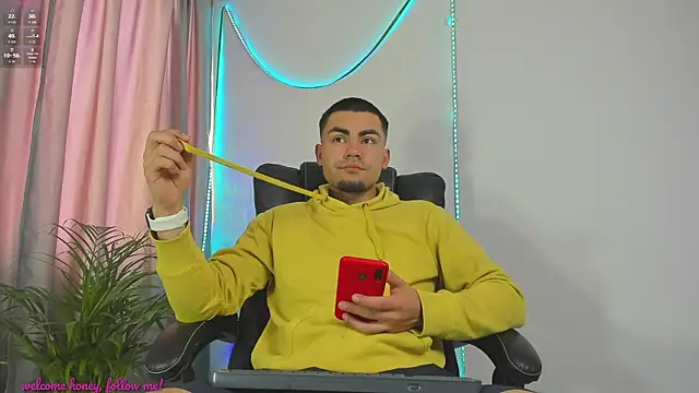 Snapshot of kalivan_voinesscu chatting on October 29, 2025, 3:44 pm kalivan voinesscu online show from October 29, 2025, 3:44 pm