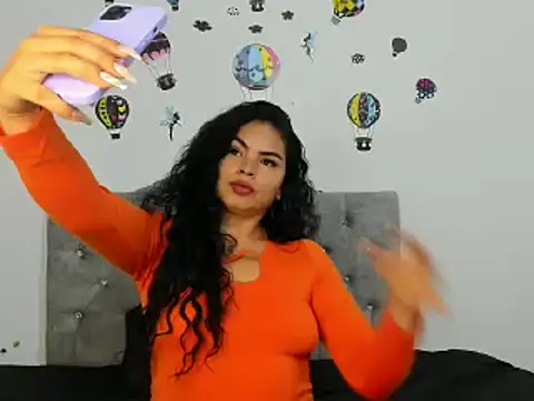 Kymbrown25 online show from December 11, 2024, 2:52 am