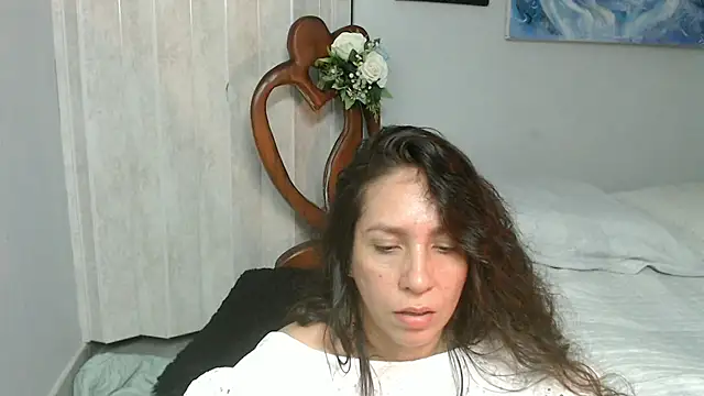 Snapshot of naihroby chatting on July 7, 2026, 7:23 am naihroby online show from July 7, 2026, 7:23 am
