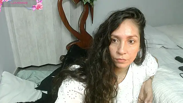 Snapshot of naihroby chatting on July 7, 2026, 5:43 am naihroby online show from July 7, 2026, 5:43 am