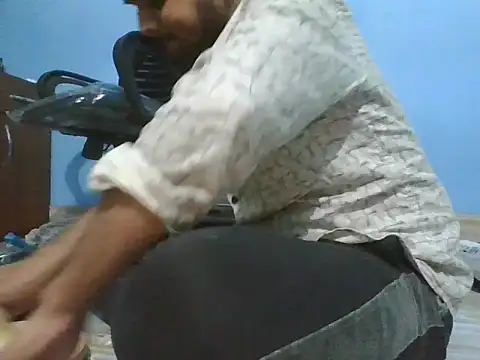 Ishan003 online show from November 10, 2025, 4:45 pm